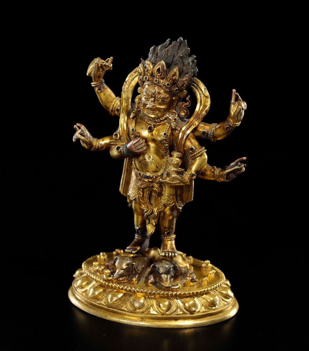 Figura di Mahakala in Bronzo Dorato Eretto su Fiore di Loto con i Piedi Poggiati su Due Elefanti,...
