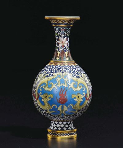 Vaso Ad Ampolla in Cloisonné con Decoro Floreale e di Draghi, Cina, XX Secolo