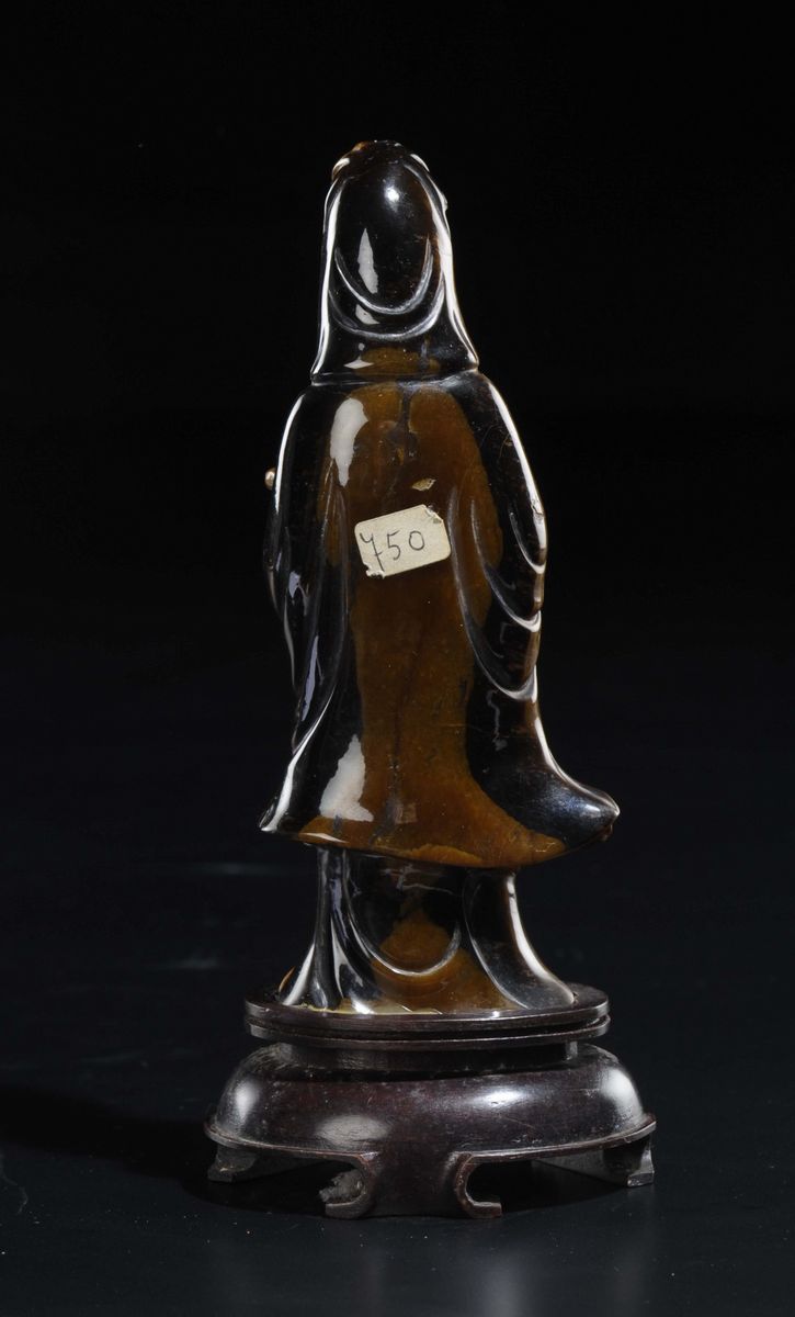 Figura di Guanyin Scolpita in Occhio di Tigre con Ruyi in Mano, Cina, XX Secolo