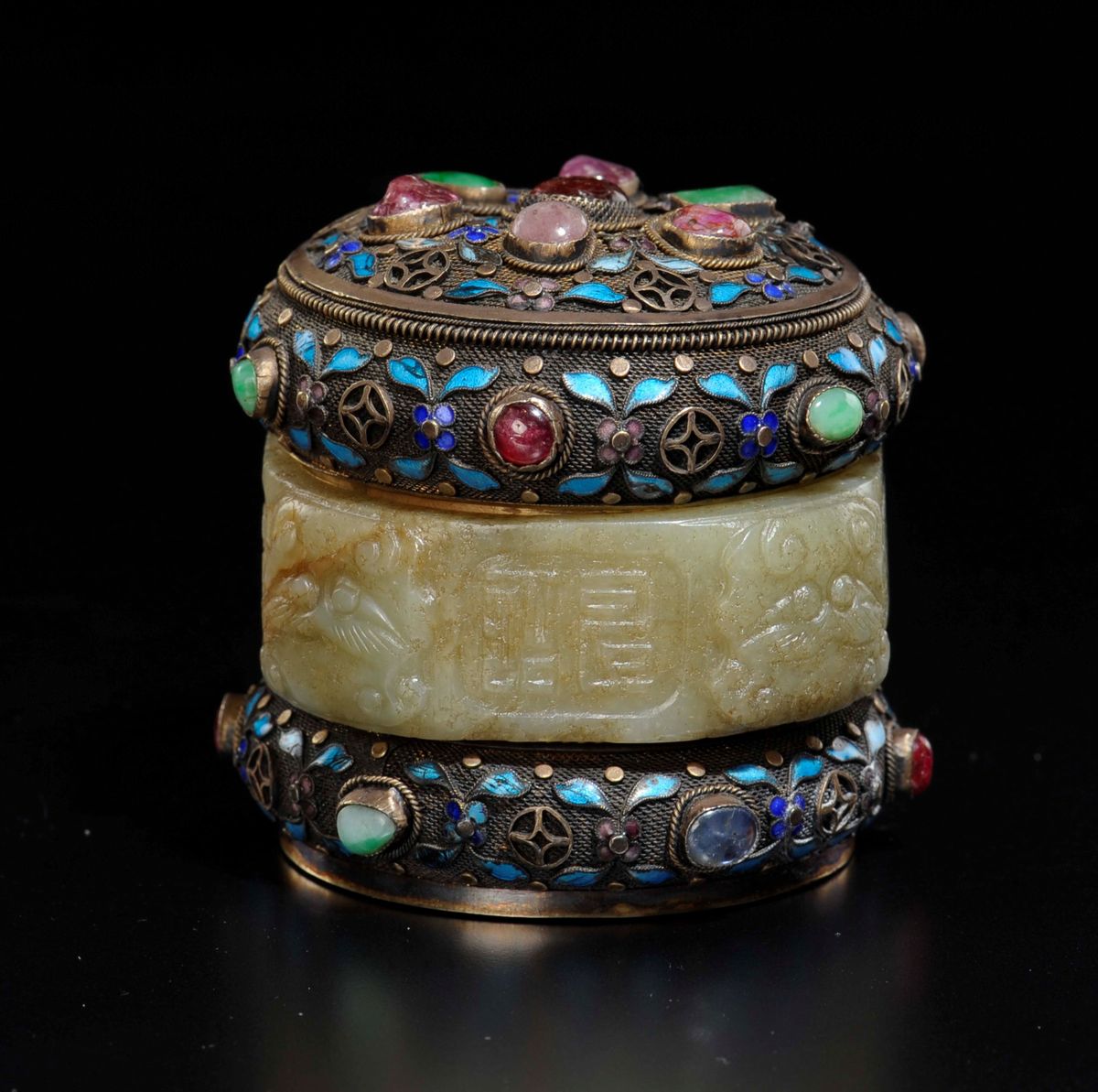 Scatolina Montata in Argento e Giada Bianca con Innesti di Pietre Dure, Cina, Dinastia Qing, XIX ...