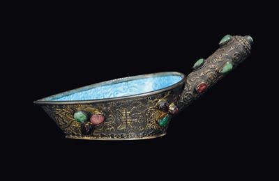 Cucchiaio in Argento Sbalzato a Decoro D'ispirazione Arcaica con Innesti di Pietre Dure, Cina, Di...
