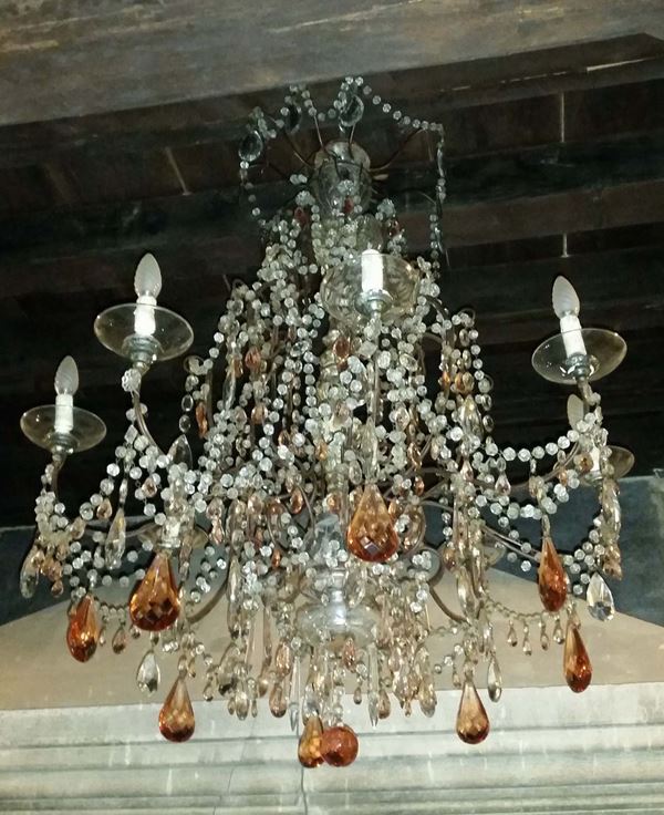 Lampadario a otto luci in legno e cristalli, XIX secolo