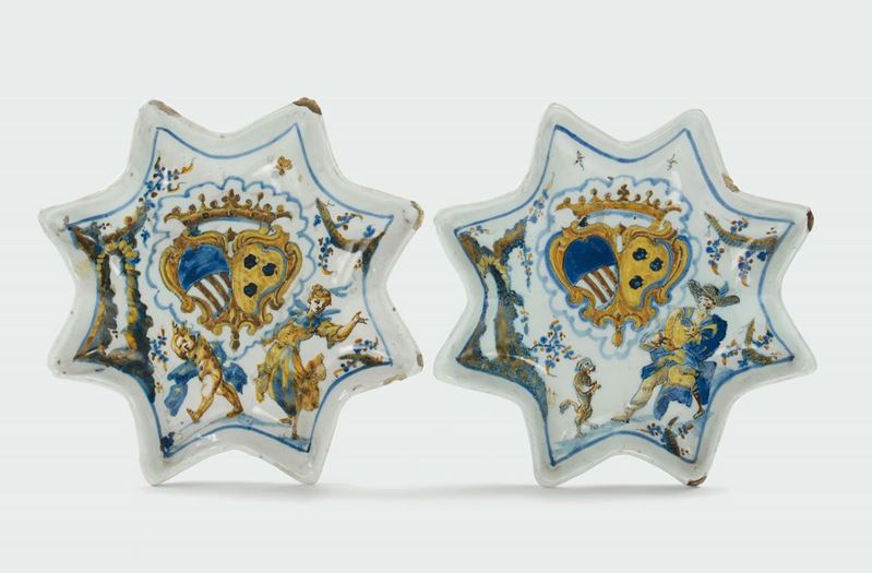 A pair of small “figures and ruins” plates, Savona, Chiodo manufacture, around 1725  - Auction Mario Panzano, Antique Dealer in Genoa - Cambi Casa d'Aste