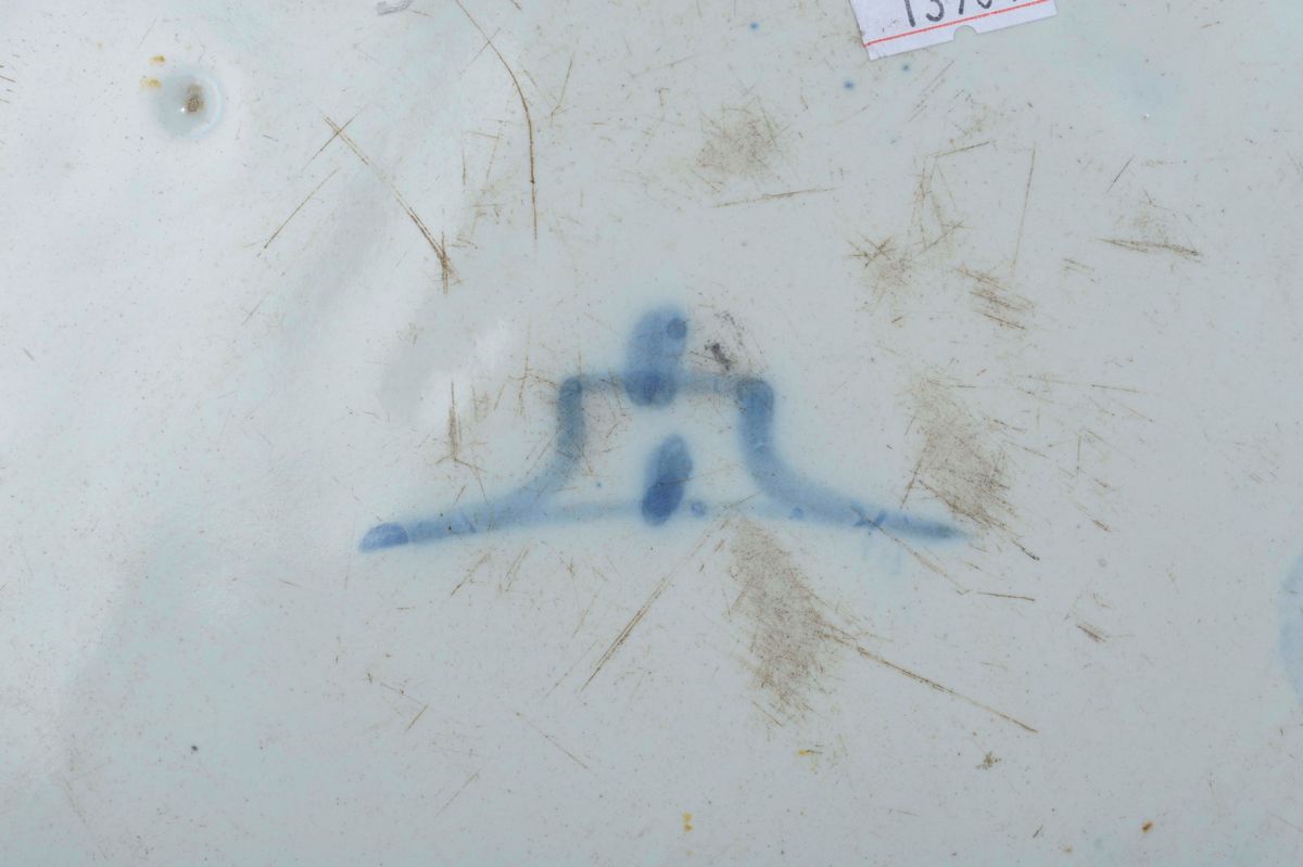 Grande Piatto in Maiolica di Savona Bianca e Blu, Manifattura Ferro-guidobono, Primo Quarto del X...