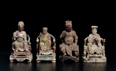 Quattro Figure di Dignitari Seduti di in Legno, Cina, Dinastia Qing, XIX Secolo