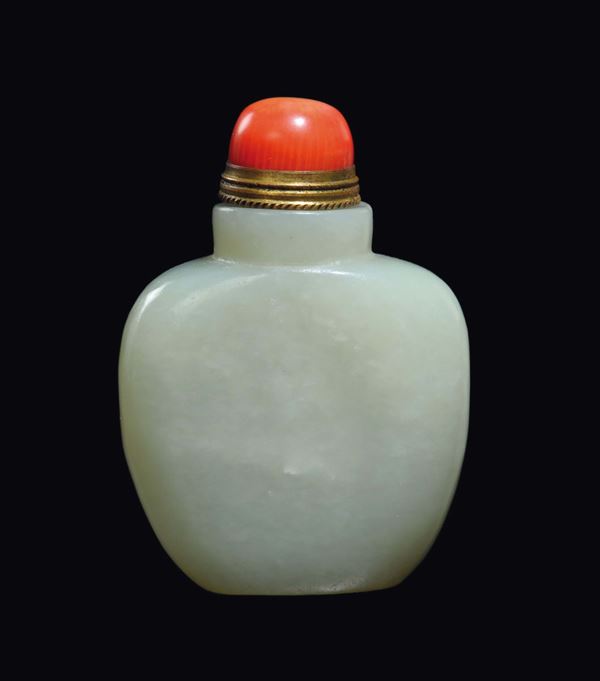 A white jade snuff bottle, China, Qing Dynasty, 19th century