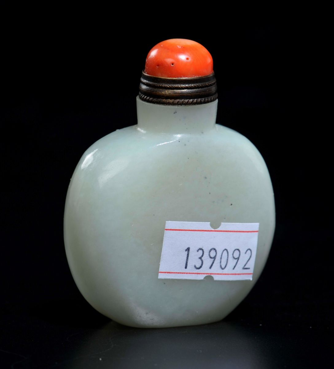 Snuff Bottle Scolpita in Giada Bianca, Cina, Dinastia Qing, XIX Secolo