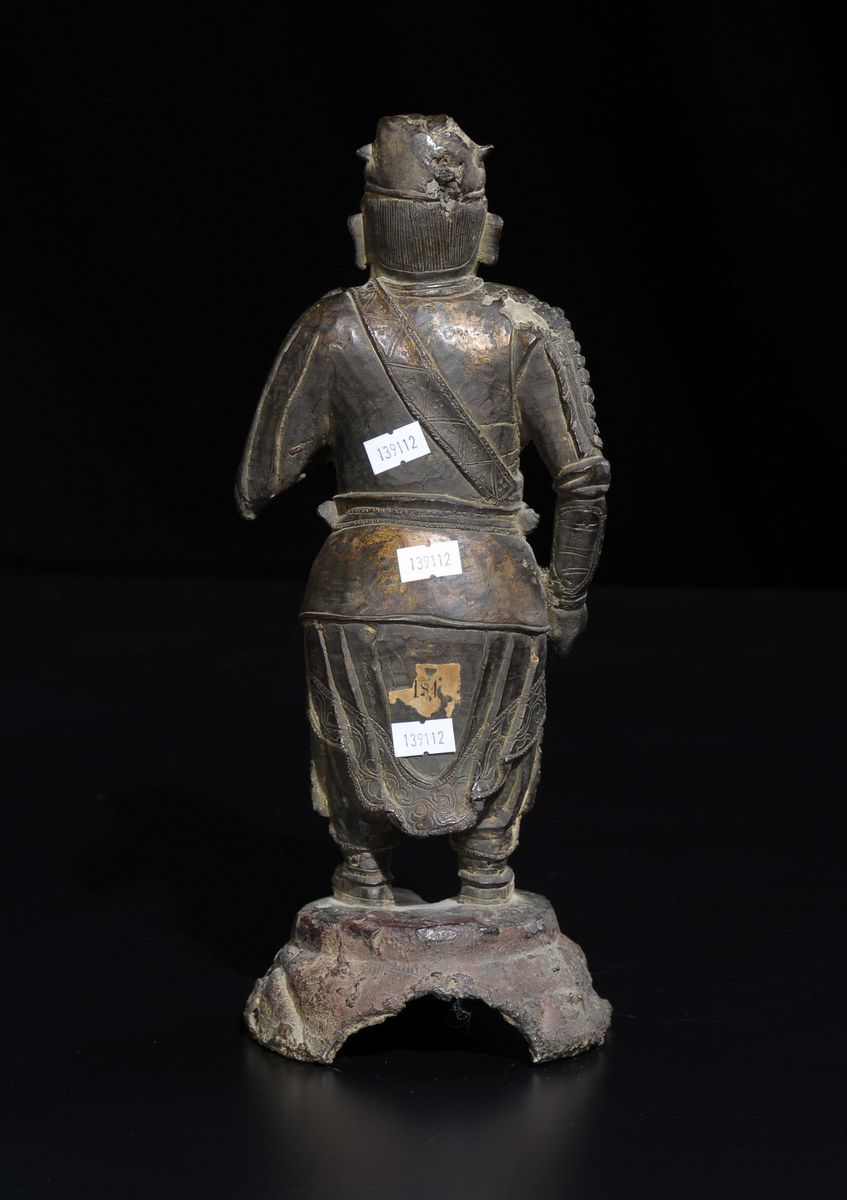 Figura di Dignitario con Cappello Eretto in Bronzo, Cina, Dinastia Ming, XVII Secolo