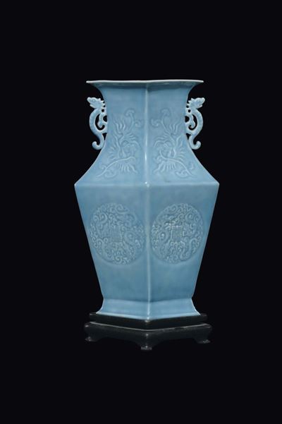 Vaso in Porcellana Clair De Lune a Pianta Romboidale, Cina, Dinastia Qing, XIX Secolo