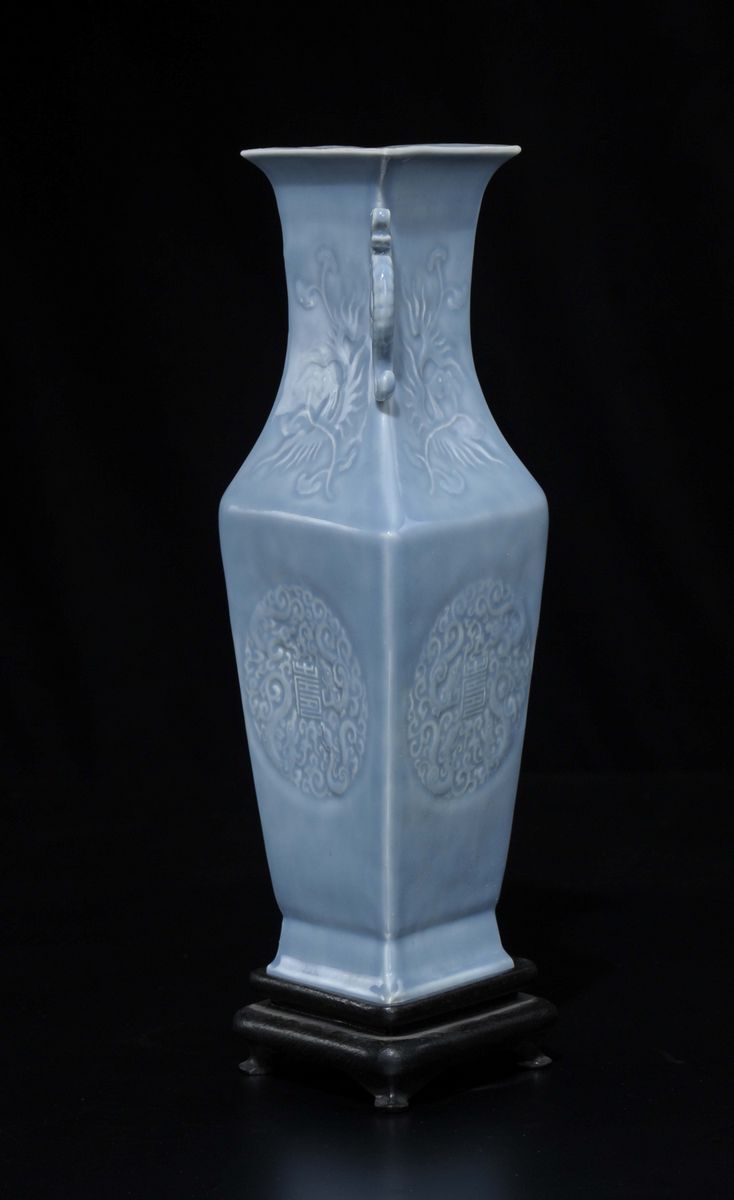 Vaso in Porcellana Clair De Lune a Pianta Romboidale, Cina, Dinastia Qing, XIX Secolo