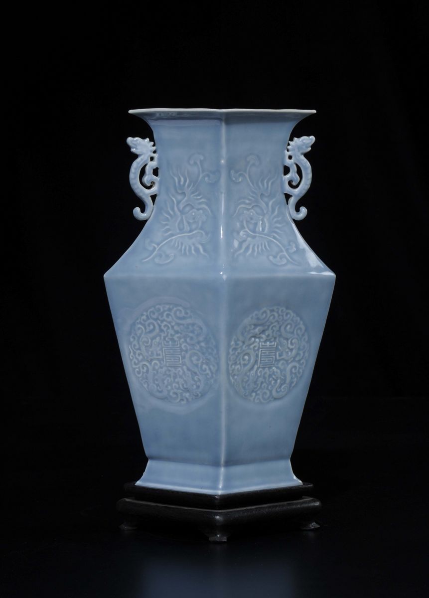 Vaso in Porcellana Clair De Lune a Pianta Romboidale, Cina, Dinastia Qing, XIX Secolo