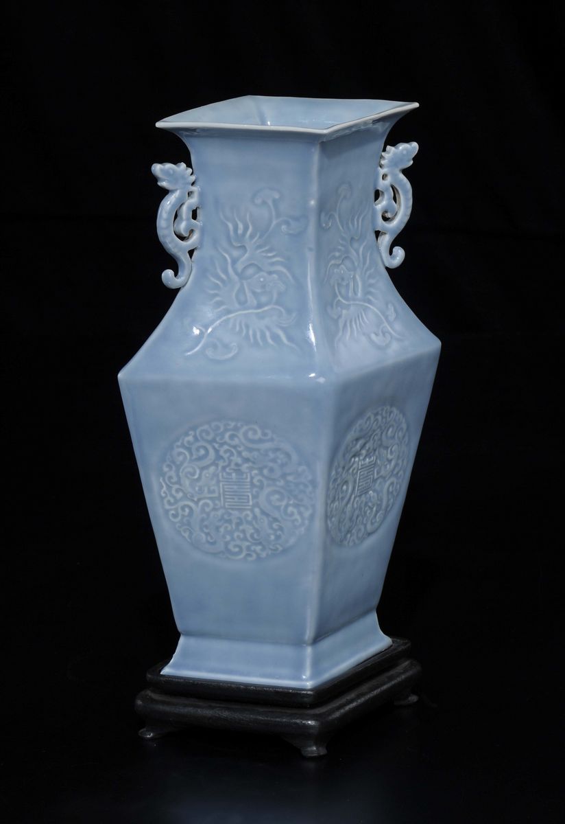 Vaso in Porcellana Clair De Lune a Pianta Romboidale, Cina, Dinastia Qing, XIX Secolo