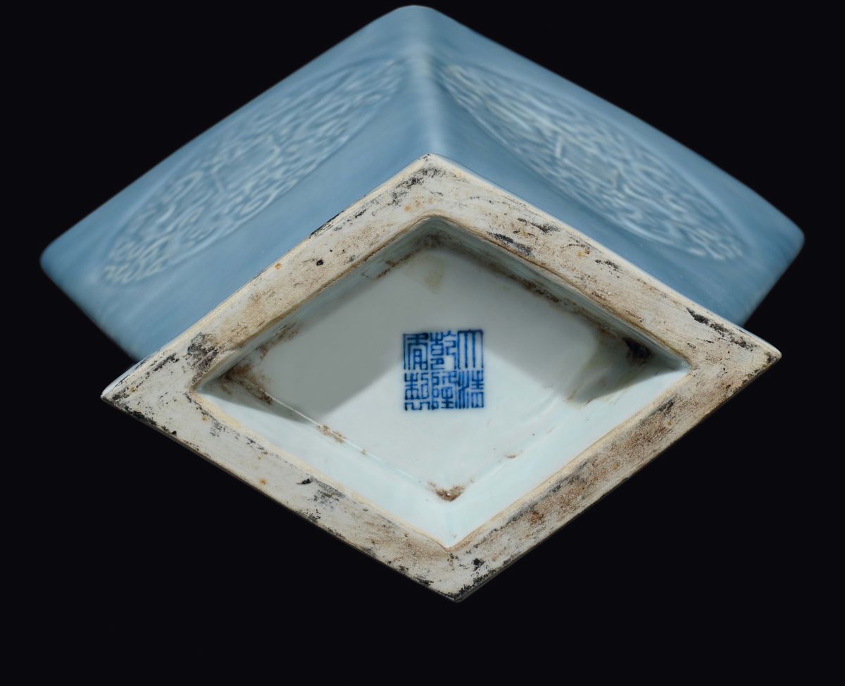 Vaso in Porcellana Clair De Lune a Pianta Romboidale, Cina, Dinastia Qing, XIX Secolo