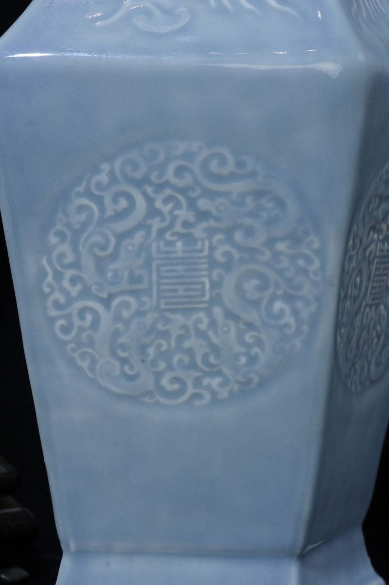 Vaso in Porcellana Clair De Lune a Pianta Romboidale, Cina, Dinastia Qing, XIX Secolo