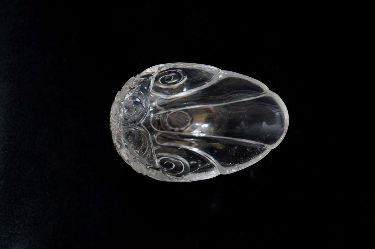 Piccola Coppa in Cristallo di Rocca Inciso e Finiture in Argento Sbalzato Cesellato e Dorato, Ita...