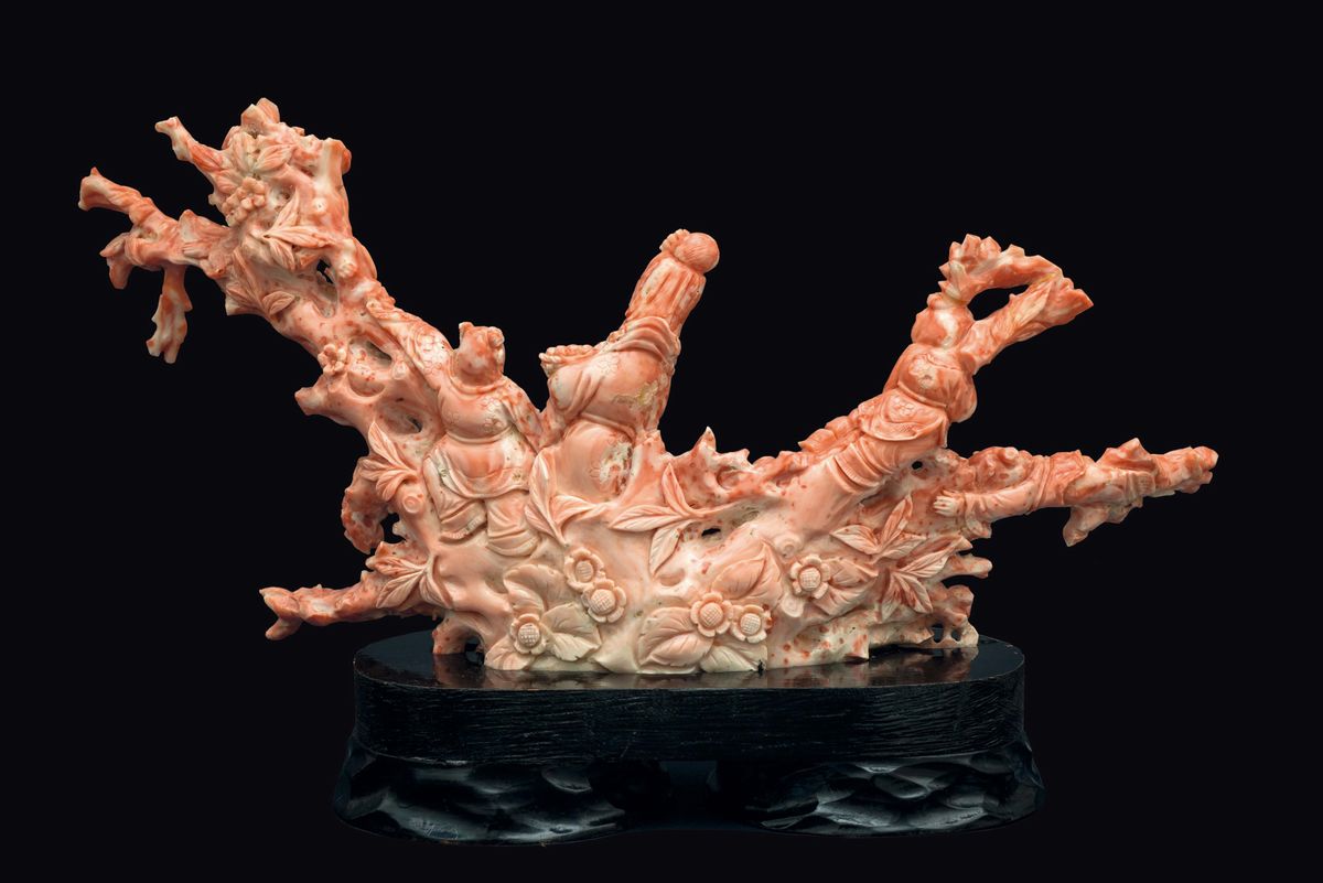 Gruppo Scolpito in Corallo Raffigurante Guanyin e Fanciulli Attorno Ad un Albero, Cina, Inizio XX...