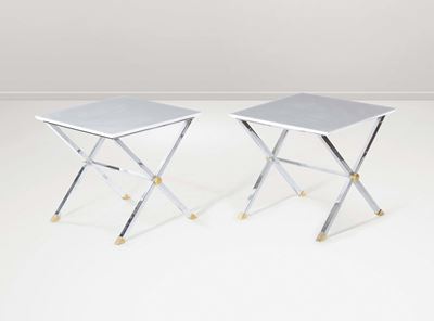 Coppia di Tavolini con Struttura in Metallo Cromato, Finiture in Ottone e Piano in Marmo. Prod. I...