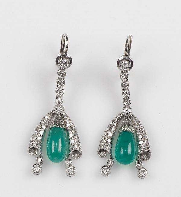 A diamond and emerald earrings. Mounted with white gold 750/1000
