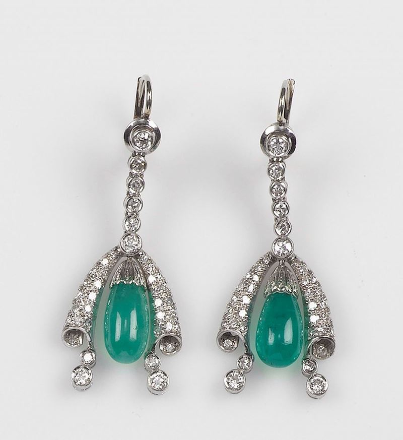 A diamond and emerald earrings. Mounted with white gold 750/1000  - Auction Fine Jewels - Cambi Casa d'Aste