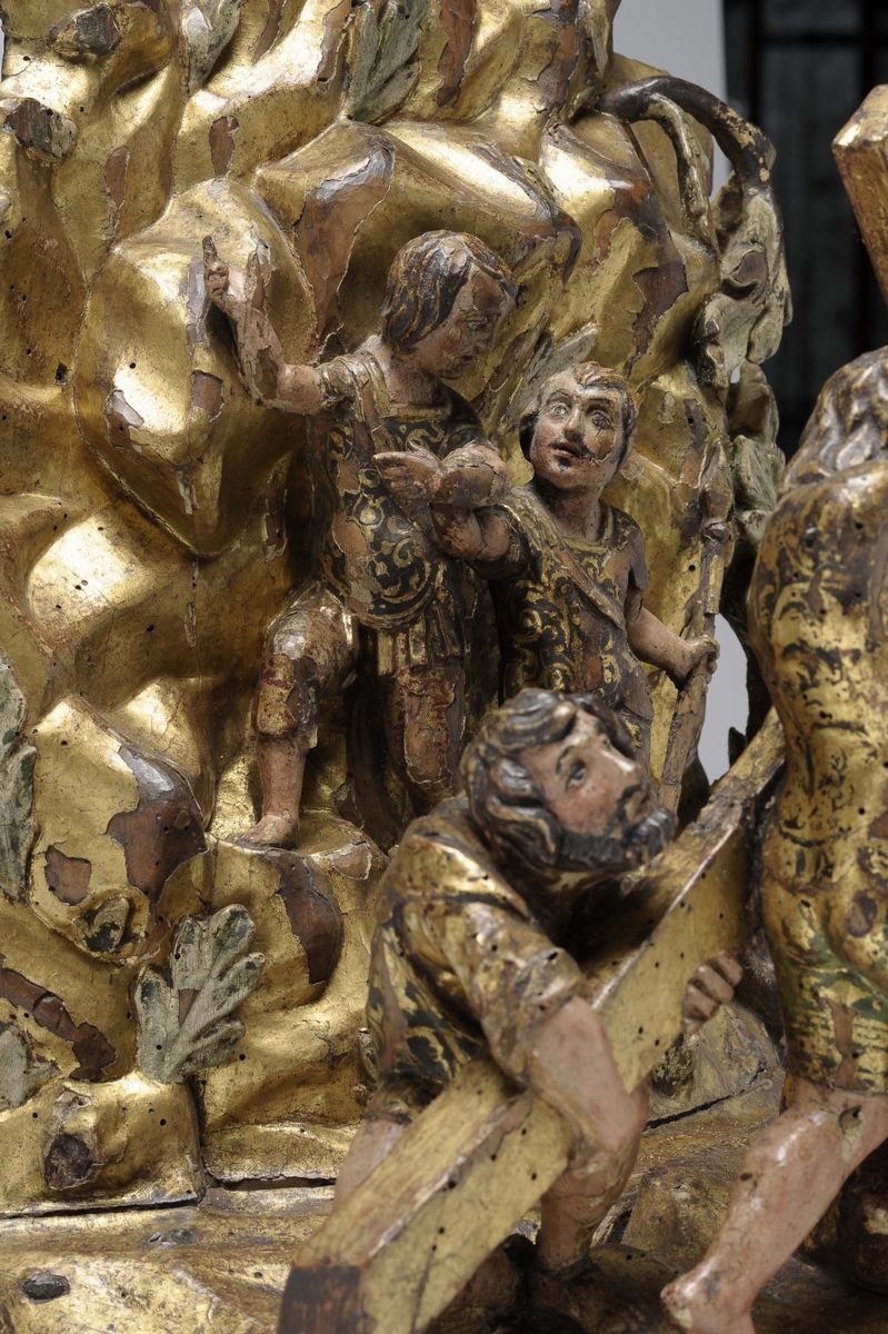 Gruppo Scultoreo in Legno Policromo e Dorato Raffigurante Cristo al Calvario. Bottega Lombarda de...