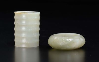 Sciacquapennelli con Iscrizioni e Cilindro Sbalzato in Giada Bianca e Russet, Cina, XX Secolo