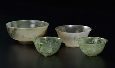 Lotto di Quattro Coppette in Giada Verde e Agata, Cina, XX Secolo