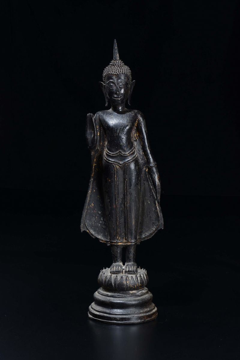 A bronze standing deity on a lotus flower, Thailand, 19th century  - Auction Chinese Works of Art - Cambi Casa d'Aste