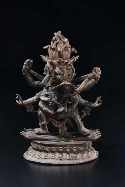 Figura di Mahakala in Bronzo su Doppio Fiore di Loto, Cina, XX Secolo