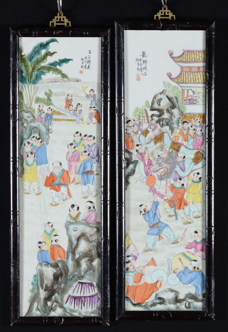 Coppia di placche in porcellana policroma, Cina XX secolo  - Asta Arredi dalle dimore degli eredi Ercole Marelli e altre provenienze - Cambi Casa d'Aste