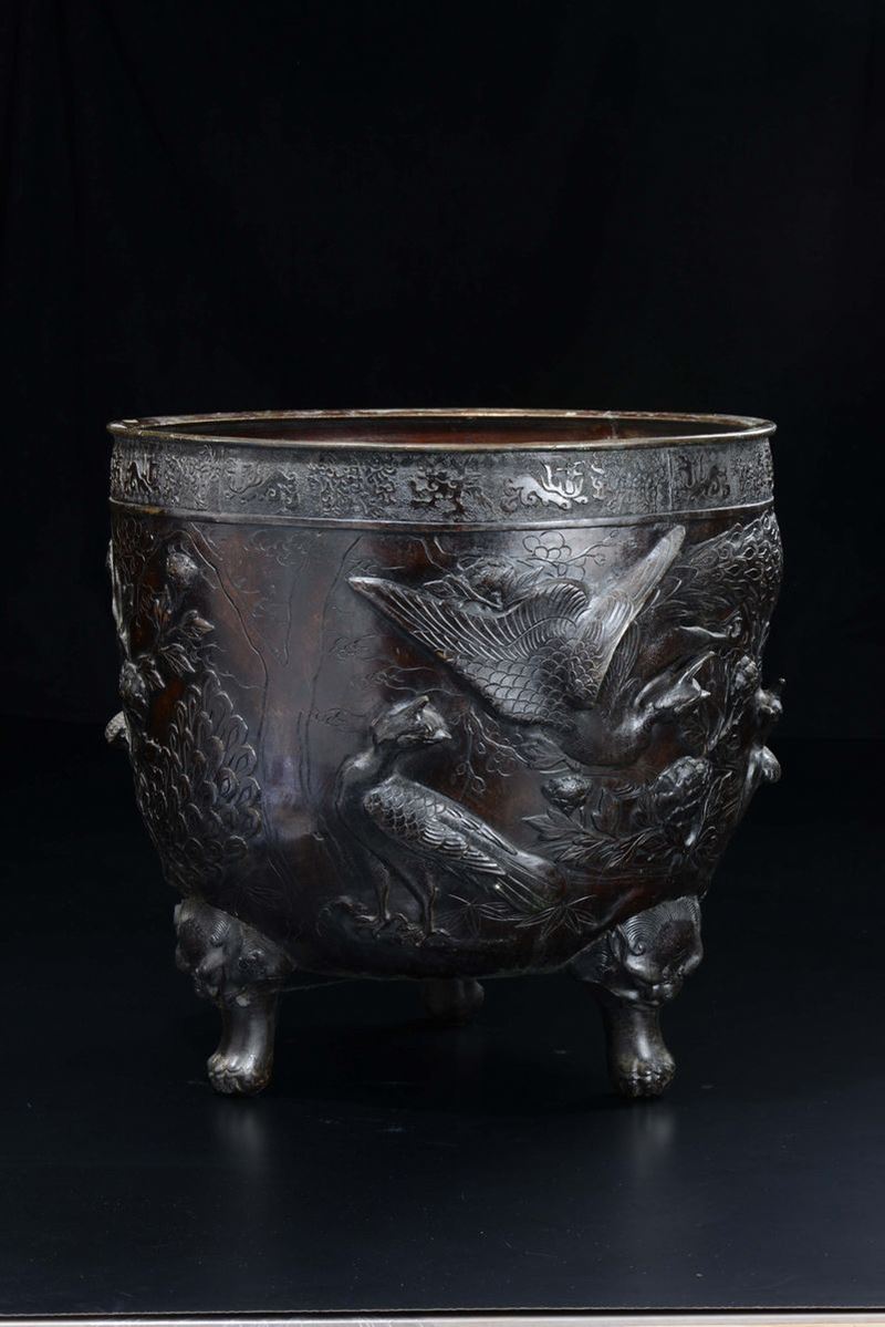 A bronze tripod censer with phoenixes in relief, Japan, 19th-20th century  - Auction Chinese Works of Art - Cambi Casa d'Aste