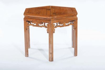 Coppia di Consolle Esagonali in Legno Scolpito, Cina, Dinastia Qing, XIX Secolo