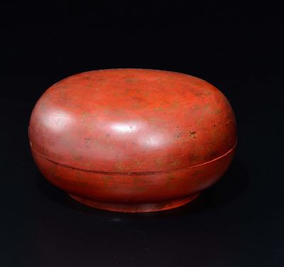 Scatola con Coperchio in Legno Laccato con Decoro Dorato, Cina, Dinastia Qing, XIX Secolo