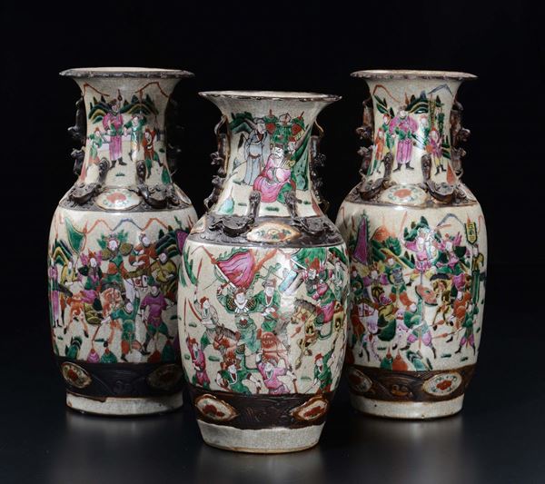 Three craquelè polychrome enamelled porcelain vases with battle scenes, China, Qing Dynasty, 19th century