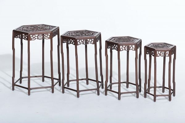 Tavolini a incastro in legno scolpito e traforato, Cina, XX secolo