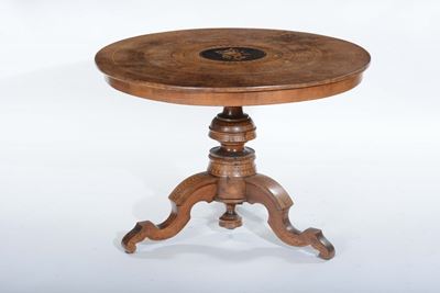Tavolo Interamente Lastronato ed Intarsiato alla Sorrentina, Fine XIX Secolo