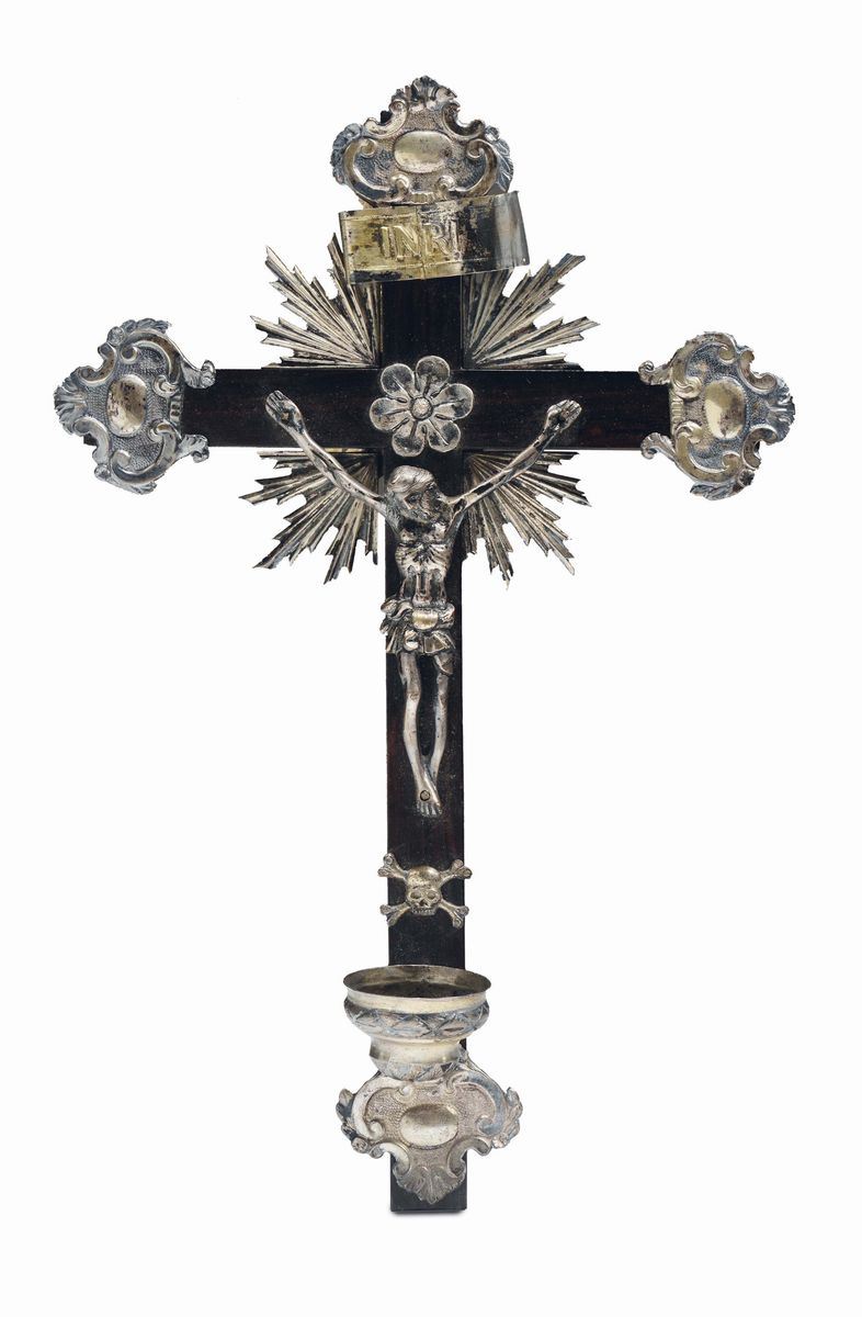 Crocifisso in argento montato su croce in ebano  - Asta Antiquariato - Cambi Casa d'Aste