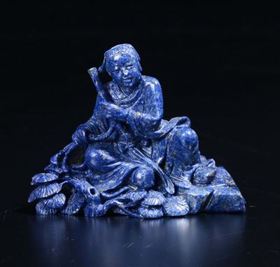 Piccola Scultura in Lapislazzulo Raffigurante Guanyin con Flauto, Cina, XX Secolo