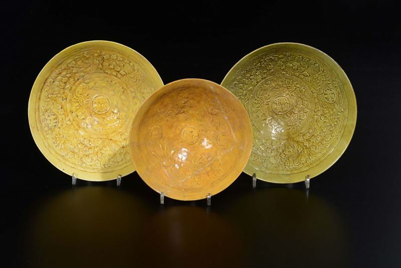 Three glazed pottery bowls, China, Qing Dynasty, 19th century  - Auction Chinese Works of Art - Cambi Casa d'Aste