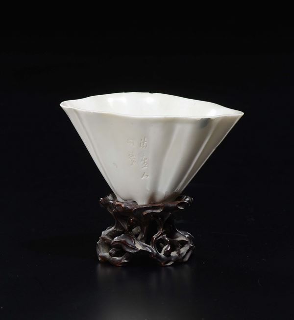 Coppa in porcellana Blanc de Chine con iscizione, Cina, Dinastia Qing, fine XVIII secolo