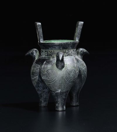 Incensiere Tripode in Bronzo con Manici a Decoro Geometrico D'ispirazione Arcaica, Cina, Inizio X...
