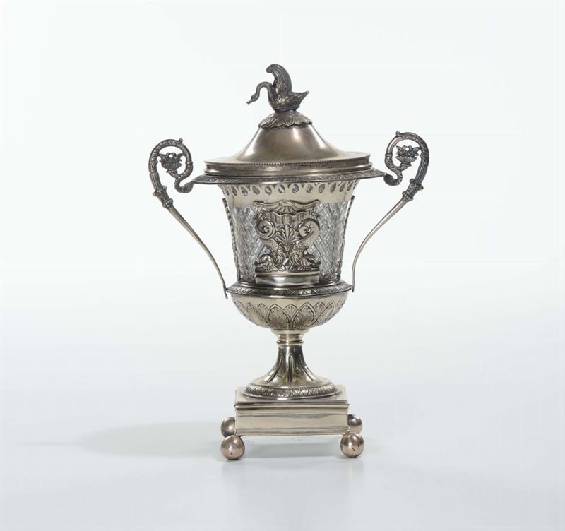 Coppa biansata in argento sbalzato e traforato, XIX-XX secolo  - Asta Asta a Tempo Antiquariato - Cambi Casa d'Aste