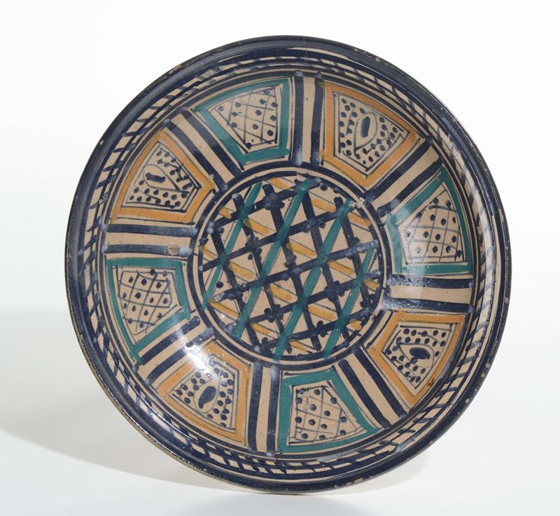 Piatto in porcellana, Persia  - Asta Arredi dalle dimore degli eredi Ercole Marelli e altre provenienze - Cambi Casa d'Aste