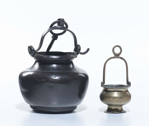 Due candelabri in bronzo