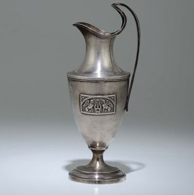 Versatoio Neoclassico in Argento Fuso, Sbalzato e Cesellato. Città di Ausburg, Ultimo Quarto del ...