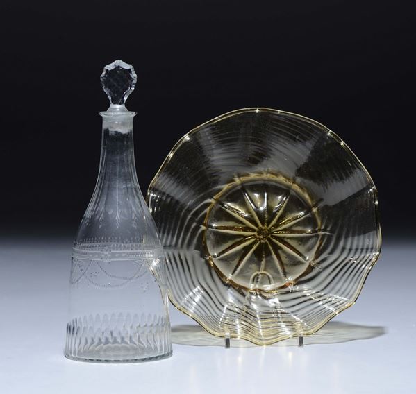Bottiglia e vassoietto orlato in vetro, XIX Secolo