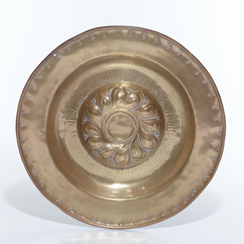 Elemosiniere in bronzo dorato e sbalzato, XVIII secolo  - Asta Arredi dalle dimore degli eredi Ercole Marelli e altre provenienze - Cambi Casa d'Aste