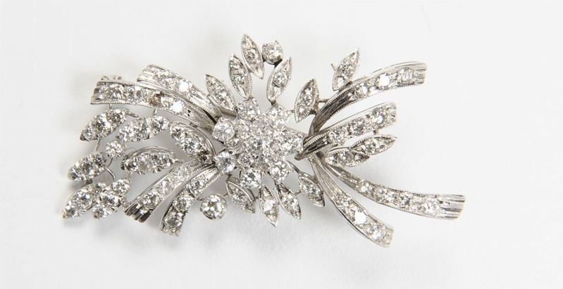 A diamond and gold brooch  - Auction Furnishings from the mansions of the Ercole Marelli heirs and other property - Cambi Casa d'Aste