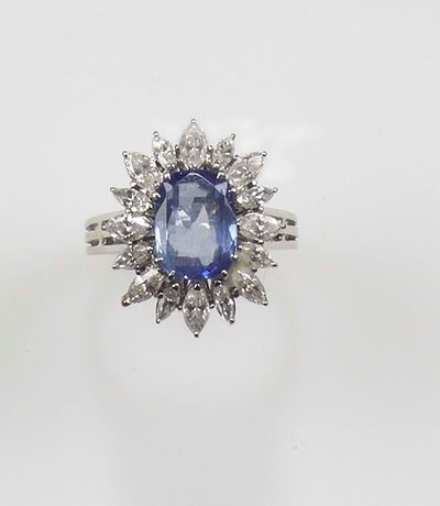 Anello con Zaffiro Sri Lanka di Ct 3,10 Circa e Diamanti