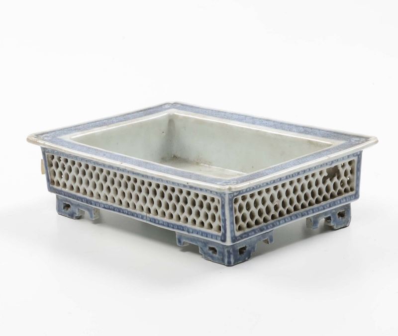 Vasetto cinese in porcellana  - Asta Arredi dalle dimore degli eredi Ercole Marelli e altre provenienze - Cambi Casa d'Aste