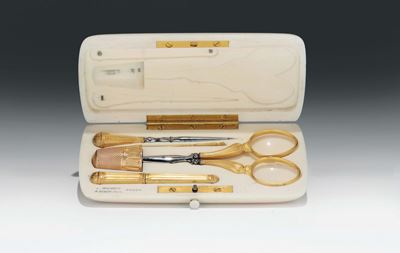 Etui con Contenitore in Avorio e Utensili in Oro e Metallo, Francia XIX-XX Secolo